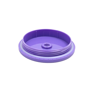 Detailed view of the purple double-layer plastic cup lid with inner sealing ring