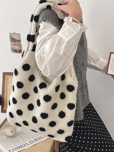 Süße Plüsch-Tragetasche mit Polka-Dots und großem Fassungsvermögen für den Winter