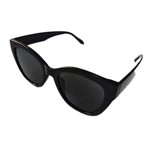 Fashionable black retro small frame sunglasses with elegant trendy design for men and women