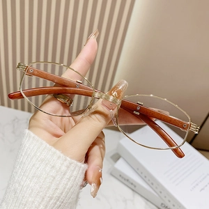 Retro-Punk-Sonnenbrille mit Metallrahmen und modischen braunen Bügeln in Holzoptik