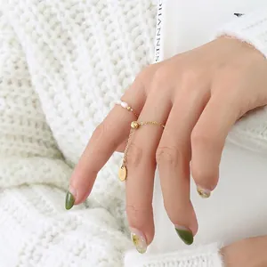 Bague chaîne en or 18 carats avec trois perles d'eau douce et fermoir réglable