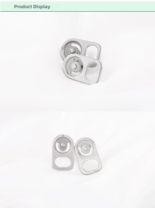 Vue détaillée des boucles d'oreilles canette en acier inoxydable finition brossée