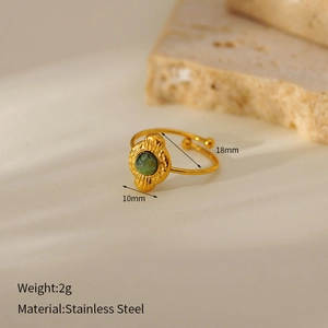 Detailed view of 10mm green natural stone ring with dimensions and 2g weight specs