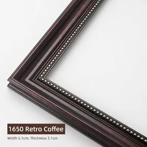 Detailansicht von kaffeebraunem Vintage-Rahmen mit Goldperleneinlage, 5,1 cm Breite und 3,1 cm Tiefe