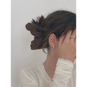 925 silver tulip U-shaped earrings with minimalist bracelets and pearl necklace style
