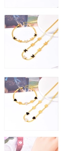 Détails de l'ensemble de bijoux dorés avec pendentifs cœur et papillon en nacre