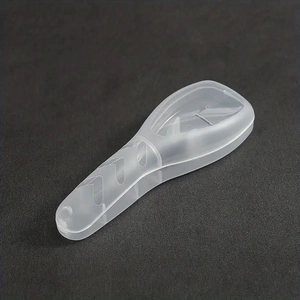 Portable frosted translucent plastic razor storage case with waterproof and dustproof design