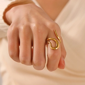 Minimalist geometric gold-plated stainless steel hollow ring for women on finger