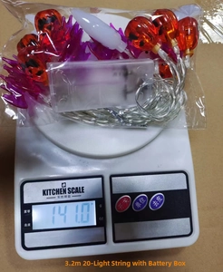 Detailed scale view of Halloween pumpkin and bat LED string lights weighing 141.0g