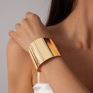 Bracelet Manchette Large Minimaliste Fer Poli Doré Finition Miroir Géométrique Ajustable Anneau De Bras Pour Femmes