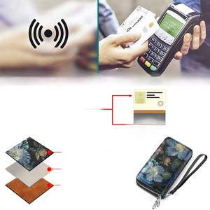 Portafoglio in vera pelle floreale con protezione RFID e cinturino da polso sicuro