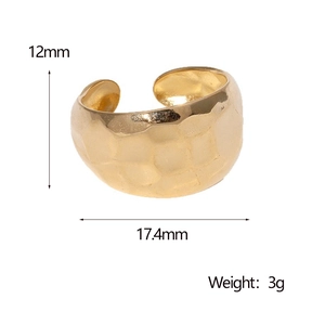 Detail view of golden hammered steel ring with 12mm width and 17.4mm diameter size specs