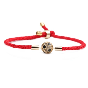 Bracciale da calcio rosso intrecciato regolabile con ciondolo dorato e cristalli