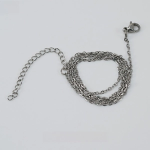 Macro detail of 0.4x450mm steel rolo chain with lobster clasp and extender