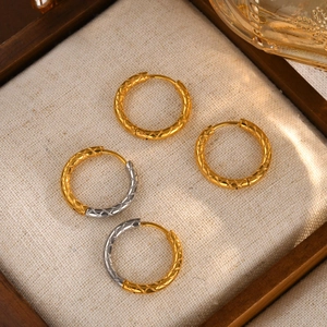 Fashionable gold-tone geometric rhombus pattern U-shaped hoop earrings for women