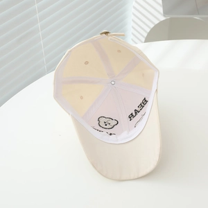 Detail of internal embroidery and reinforced lining of the happy bear baseball cap