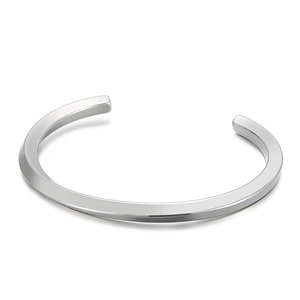 Bracelet jonc ouvert torsadé en forme de C en acier titane argenté au design géométrique