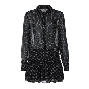 Dettagli dell'abito in chiffon a pois con vita elastica e orlo con volant