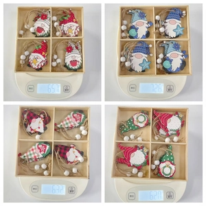 Detailed view showing weight measurements for wooden Christmas gnome pendant sets
