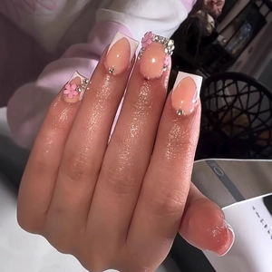 Faux Ongles Press On French Avec Strass Rose Floral Doux Squoval Amovibles Pour Usage Quotidien Élégant