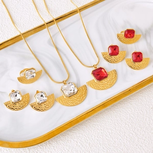 Vintage fan-shaped gold jewelry set with red square zircon necklace and earrings