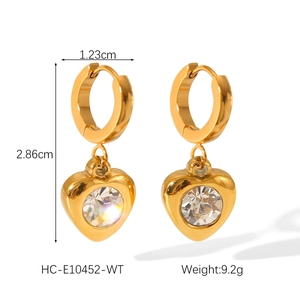 Detail of 18K gold-plated heart earrings with zircon inlay and product measurements