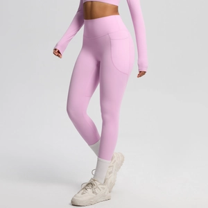 Detail of high waist yoga leggings with functional side pockets and matte stretch fabric