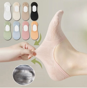 Detail of mesh breathable ankle socks with anti-slip silicone heel grip for women