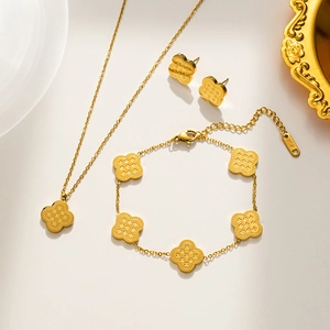 Goldenes Kleeblatt Schmuckset mit 18KGP Armband, Halskette und Ohrsteckern im Retro-Stil