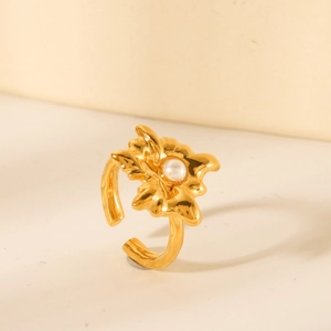 French vintage gold heart ring with pearl inlay and pleated radial design for women