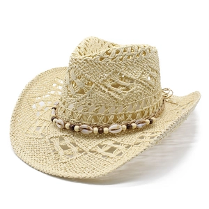 Chapeau de cowboy en paille tressé avec décor de coquillages pour protection solaire