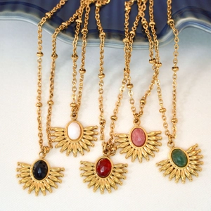 Bohemian fan-shaped necklaces with colorful natural stone pendants and gold bead chain