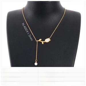 Spécifications de taille du collier tulipe doré avec pendentif en perle et nacre
