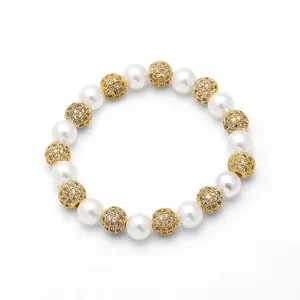 Elegant gold-plated bracelet with white pearls and sparkling zircon pavé evil eye beads