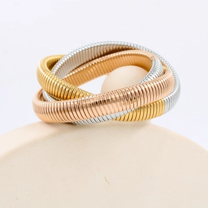 Brazalete envolvente tubogas de tres capas en acabados de oro de 18K, plata y rosa