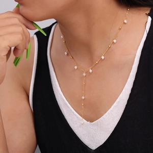 Elegant 18k gold plated Y-shaped tassel necklace with white pearls on a model