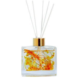 100ml square glass bottle reed diffuser with yellow dried flowers and gold cap on white back