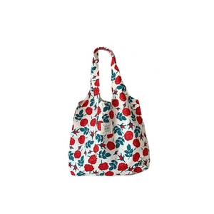 Sac fourre-tout vintage en toile à fleurs avec motif rose rouge et étiquette tissée LOVE