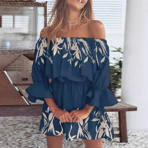 Sexy off-shoulder bloemen mini-jurk in donkerblauw met ruchesmouwen en een slanke taille