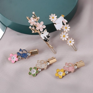 Detailed set of floral hair clips featuring cherry blossoms and cute cats with pearls