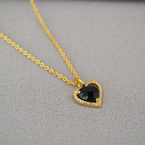 Korean Style 18K Gold Plated Brass Heart Pendant Necklace For Women Black Rhinestone Inlaid Simple Fashion Elegant Jewelry