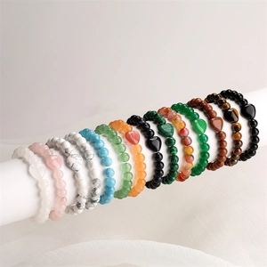 Braccialetti con perline a cuore in turchese bianco e occhio di tigre su base