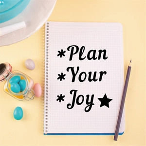 Vue de dessus détaillée d'un carnet à spirales avec texte artistique Plan Your Joy