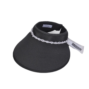 Cappello a visiera in paglia nera da donna con fascia di perle e tesa larga