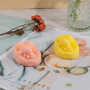 Détails des moules en silicone en forme de cochon rose et jaune pour bougies et loisirs créatifs