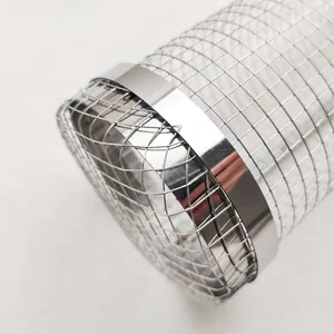 Stainless steel rolling grilling basket with wire mesh and reinforced rings for BBQ