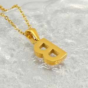 Elegante collana in acciaio inossidabile placcato oro 18k con ciondolo iniziale lettera B