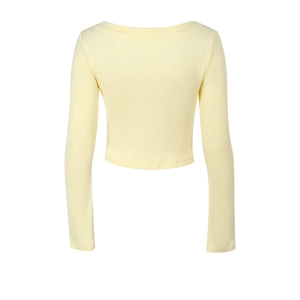 Vista posteriore di un cardigan corto in maglia giallo chiaro a maniche lunghe a costine