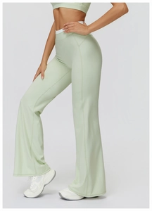 Détail du pantalon de yoga vert menthe taille haute avec coutures ergonomiques évasées