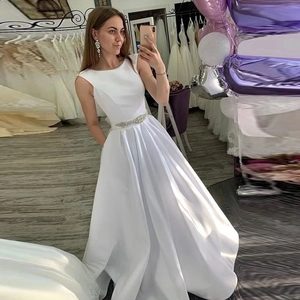 Elegant Sleeveless Satin Wedding Dress Round Neck A-Line Bridal Gown With Crystal Waistband And Pocket Ivory White